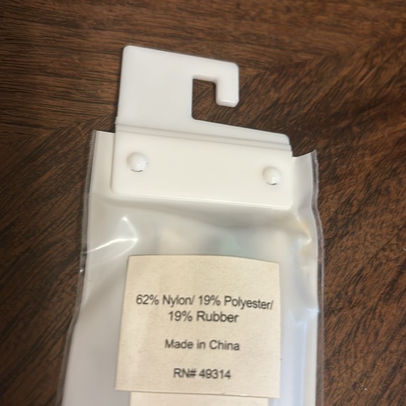 • Under Armour Headband • - Picture 3 of 3